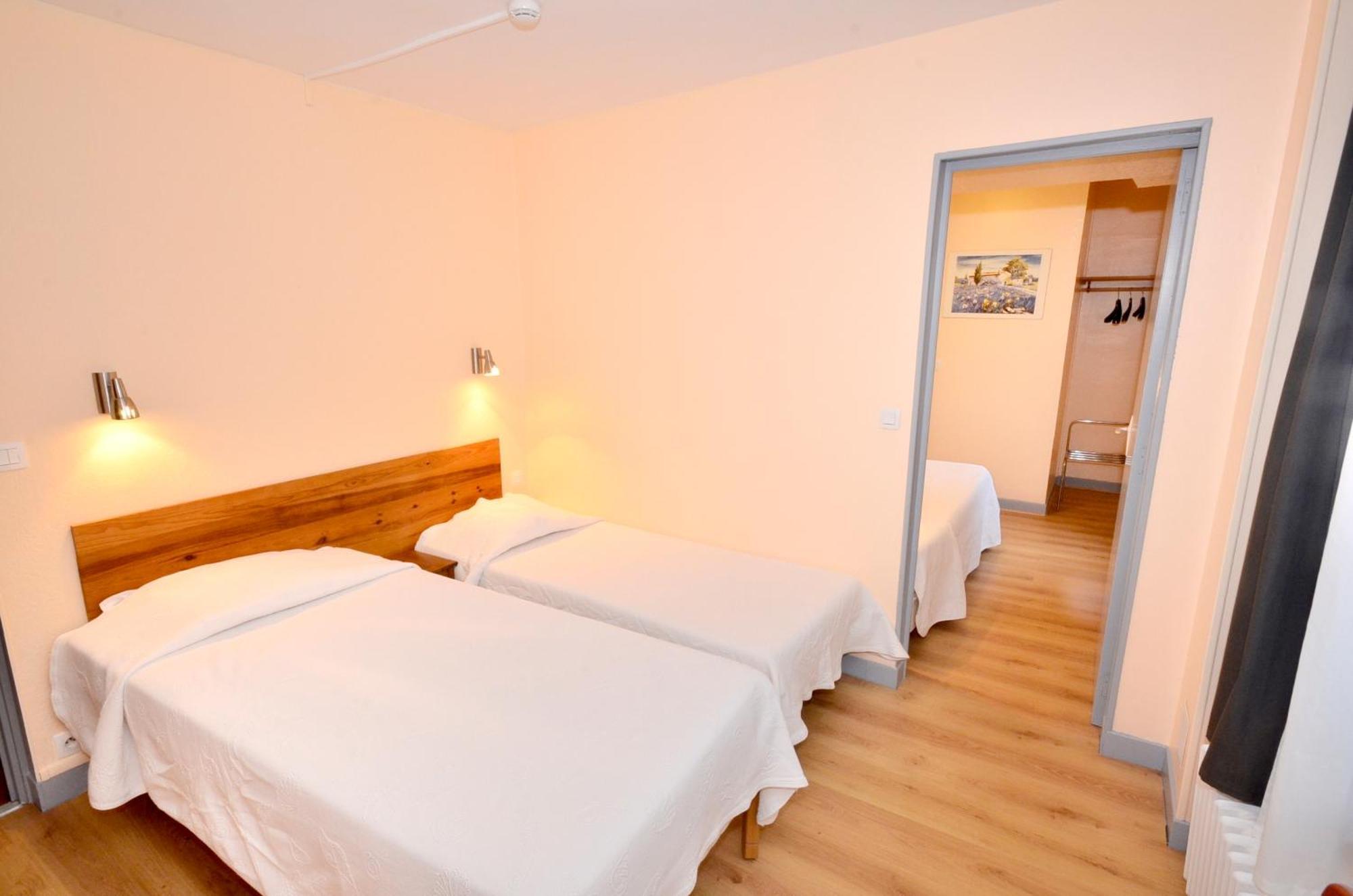 Hotel De L'Ours Coulommiers Zewnętrze zdjęcie