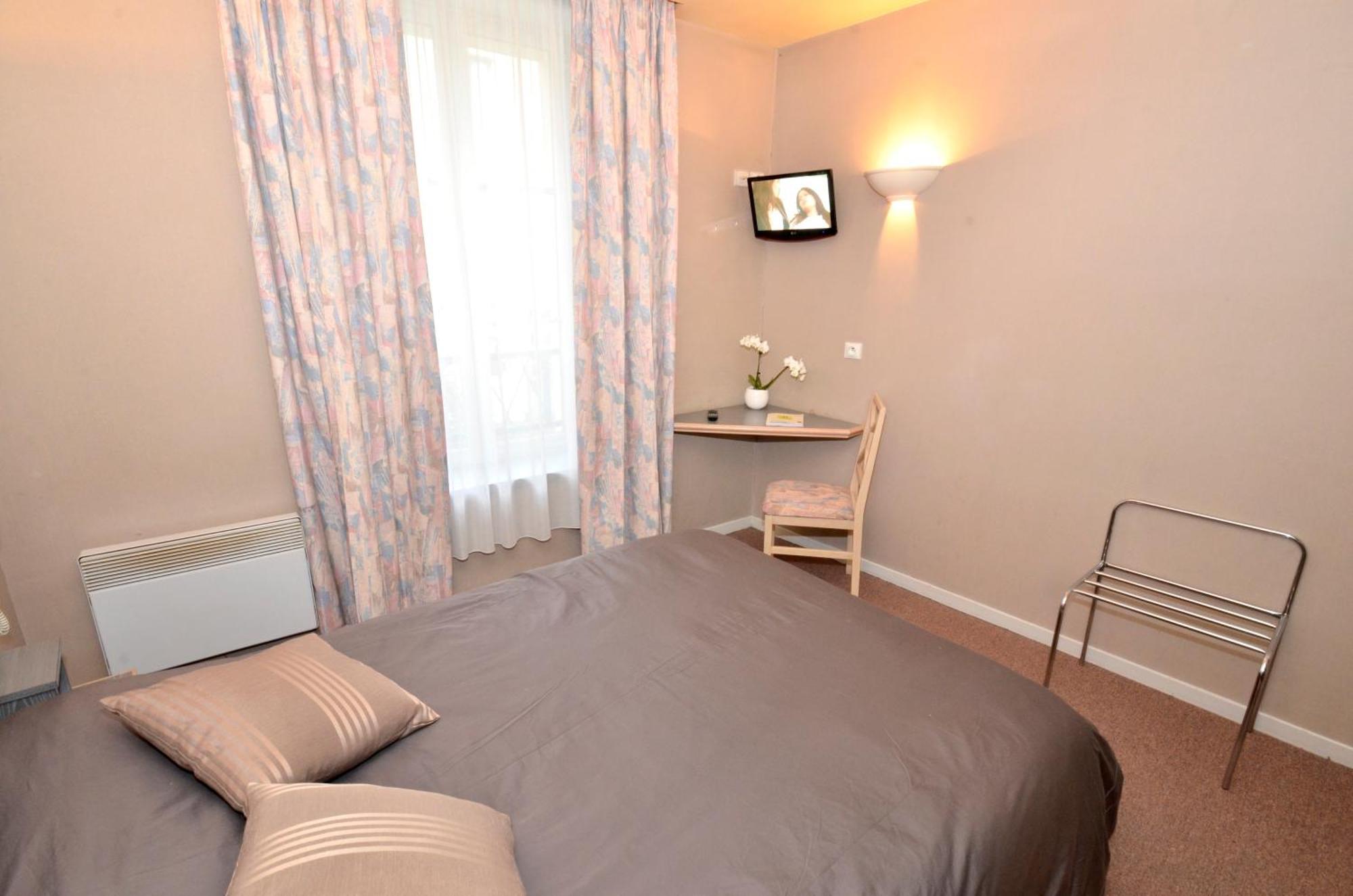 Hotel De L'Ours Coulommiers Zewnętrze zdjęcie
