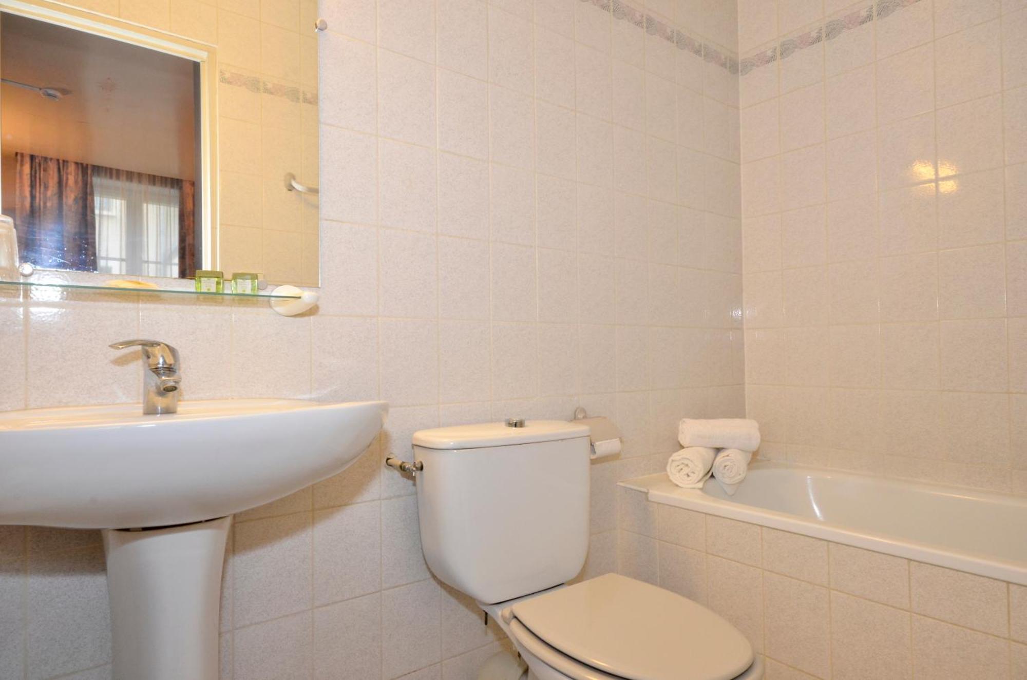 Hotel De L'Ours Coulommiers Zewnętrze zdjęcie